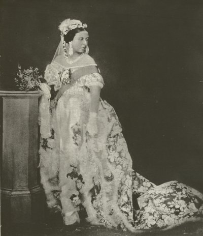 ビクトリア女王、初期の写真、1850年代半ば 作： English Photographer